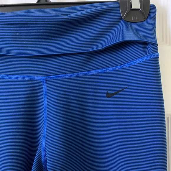 Nike Women’s Dri-Fit Legend 2.0 Capri Size S - Picture 2 of 8